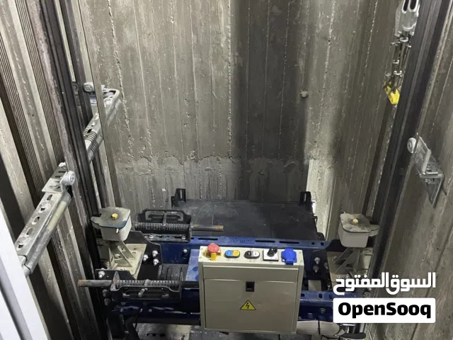 صيانة وتركيب المصاعد الكهربائية والسلالم الكهربائية