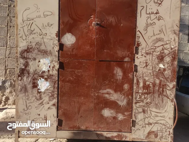 صندقة للبيع او الايجار جديد معا كرسي محاسب ورفوف حديد