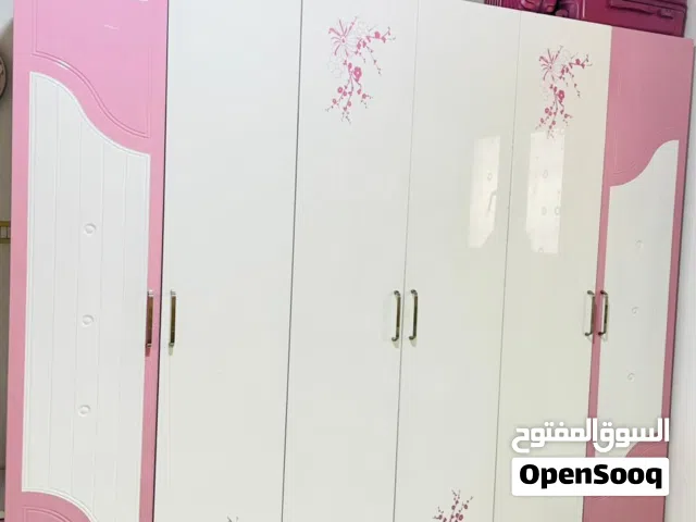 غرفة نوم كاملة مع 2 اسيرا