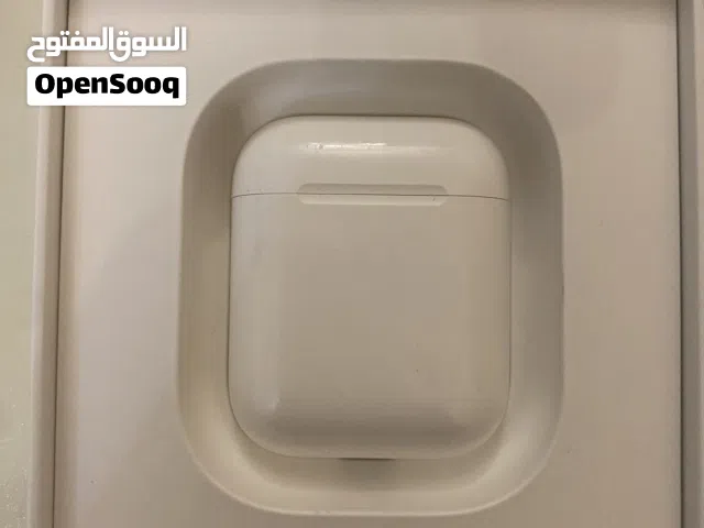 سماعات إيربودز (AirPods) مستعملة للبيع