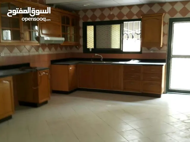 فيلتان ملتصقتان للبييع في الشارقة منطقة الشرقان - من المالك مباشر