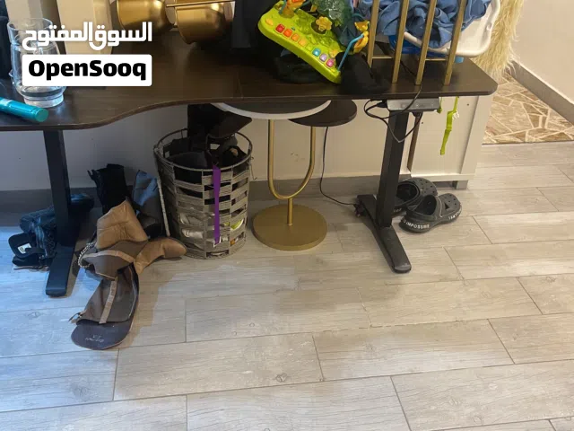 طاوله قسم من ايكيا