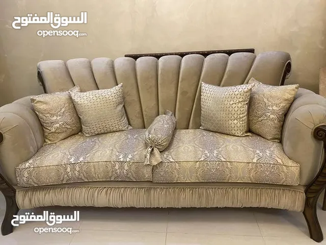 كنب للبيع بحالة ممتازه لا يوجد اية عيوب