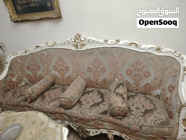 كنبايات وطاولات