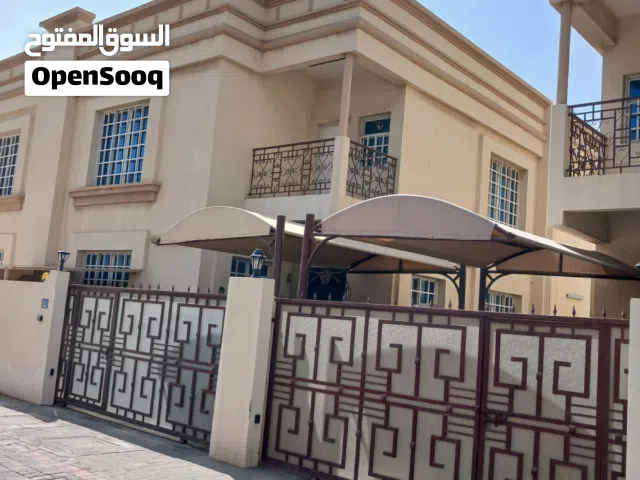 فيلا راقيه في موقع استراتيجي للبيع