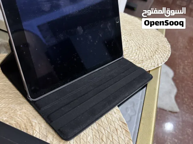 جهازين ايباد اير 2 بحالة ممتازة 64 غيغا والثاني ايباد 6 128 غيغا
