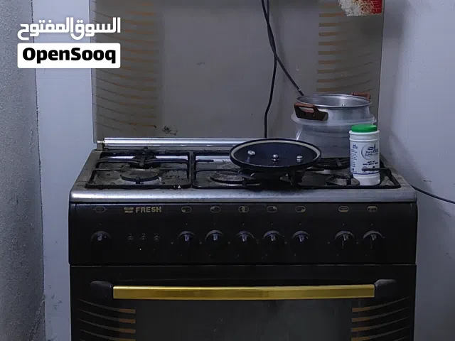 طباخة غاز كبير خمس أفران ( فرن ) و سيلندر غاز مستعملان بحالة جيدة جدا