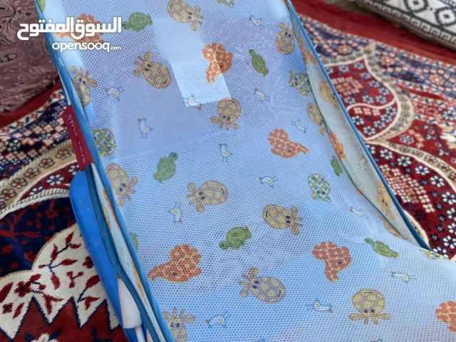 كرسي استحمام للأطفال بحالة ممتازة
