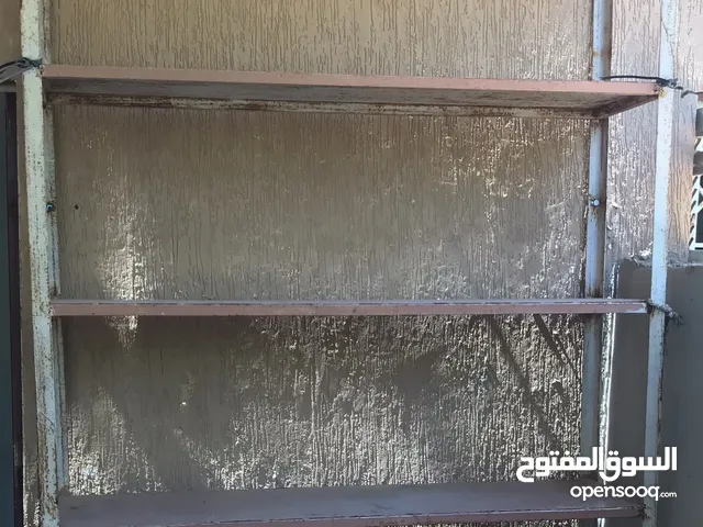 رف حديد جيدًا