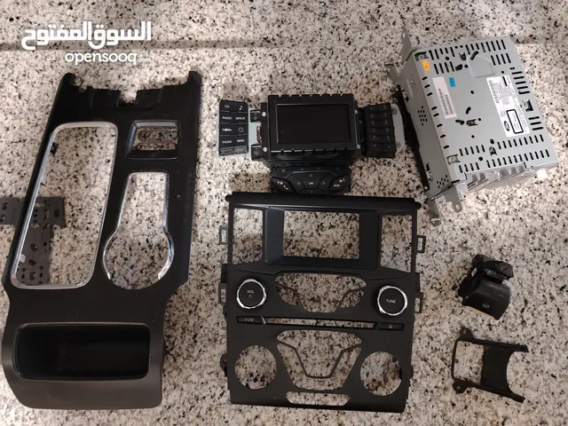 شاشة فورد فيوجن اصليه مع اطارها + اطار وسط