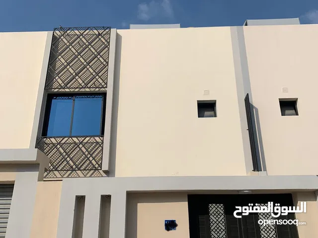 280m2 4 Bedrooms Townhouse for Rent in Northern Governorate Madinat Hamad