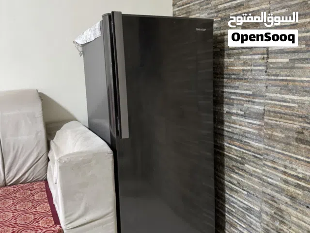 ثلاجة حجم متوسط حالتها جيده جدا بدون اعطال و تبريد ممتاز