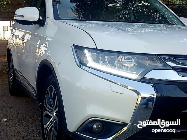 اوتلاندر الدرجة الأولى بألمواصفات لون مميز 2018 بحالة فوق الممتازة