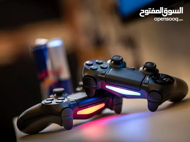 وحدات تحكم بلايستيشن 4