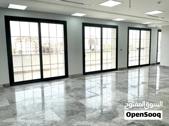 صالة ايجار في شارع امحمد المقريف عالرئيسي تصلح محل ملابس أو صيدليه أو شركة سفر وسياحة أو مكتب ترجمة