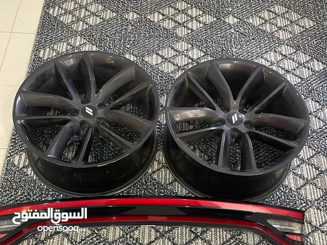 للبيع رنقين من الوكاله استعمال بسيط وليت وسطي خلفي dodge charger