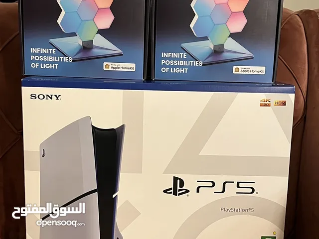 عرض بلاي ستيشن 5 جديد للبيع مع اضائتين  rgb cololight plus kit جداد