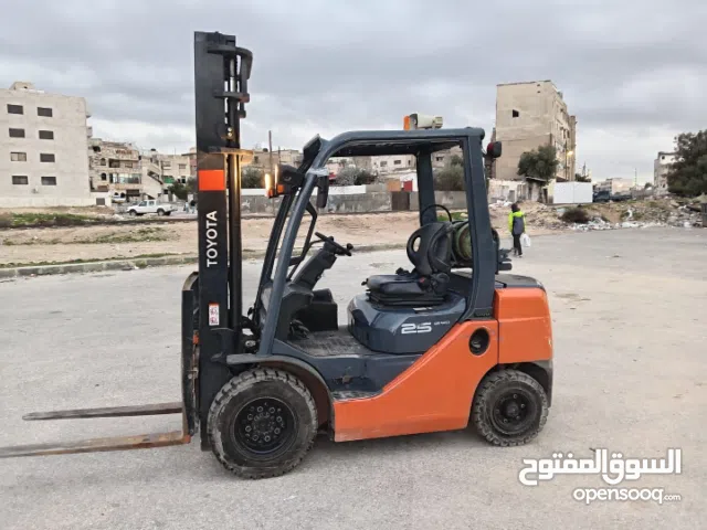 رافعات شوكية للبيع جمرك جديد وترخيص جديد بحاله الوكاله