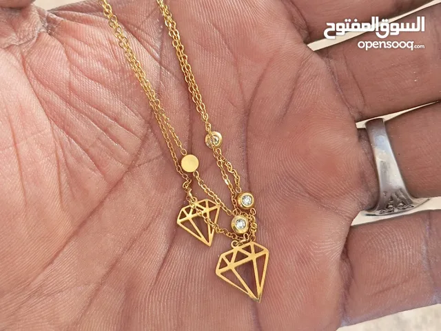 قلادة اليد ذهب حقيقي او مطلي لا علم لدي انت وحظك ايه المشتري