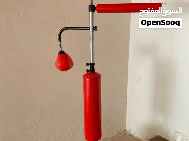 ستاندات ملاكمة شبه جديدة، شوال نجاصات، كرة سريعة