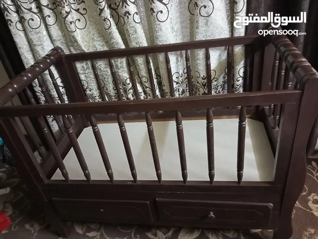 سرير بيبي خشب زان بحالة ممتازة