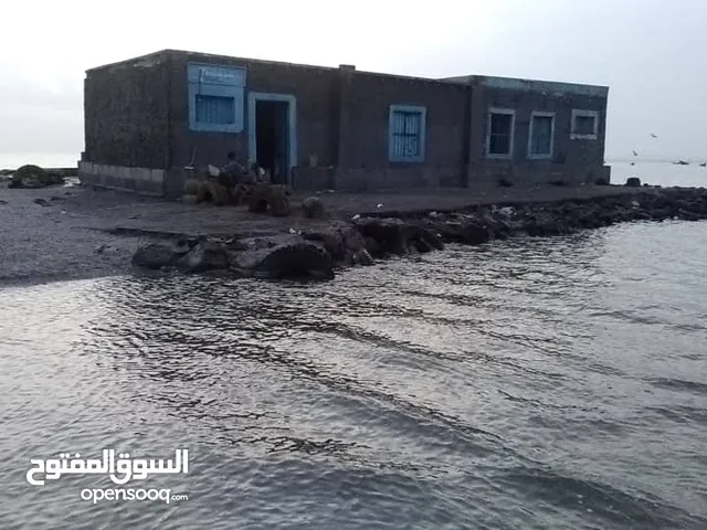 منزل على شواطئ البحر