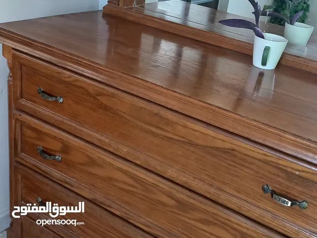 تواليت غرفه نوم خشب بلوط دهان ودايرو خشب زان 4 جوارير مرأه كبيره