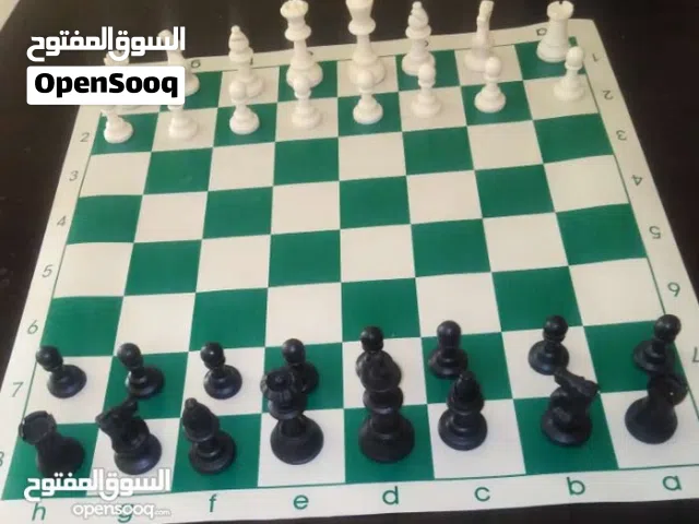رقعة شطرنج جلد رول بطولات. احجار الشطرنج عظم مع شنته