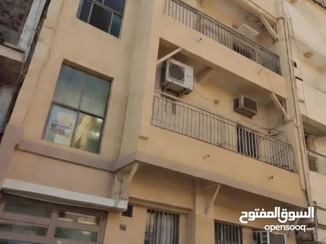 للبيع – بناية استثمارية في الحورة