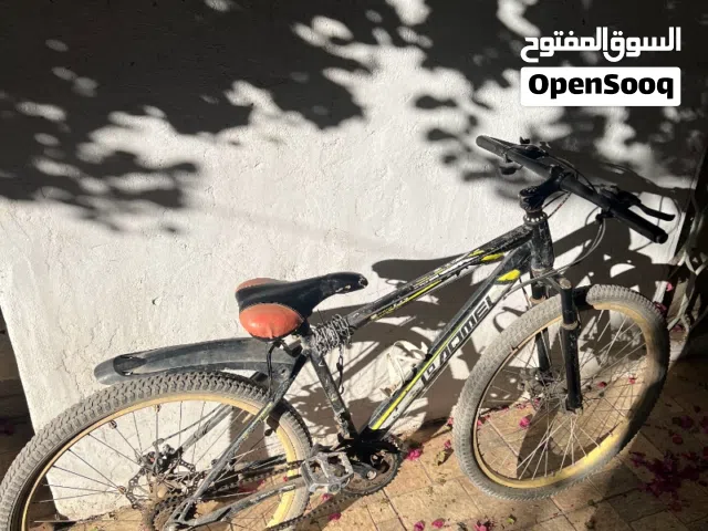 سيكل للبيع معا دعاستين ومقعد خلفي