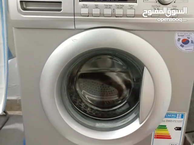 تلاجة وغسالة وسجادة ومروحة للبيع بحالة جيدة