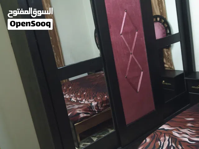 للبيع غرفة نوم ماستر خشب لاتيه 18 قشرة بلوط بحالة ممتازة بسعر 180عمان