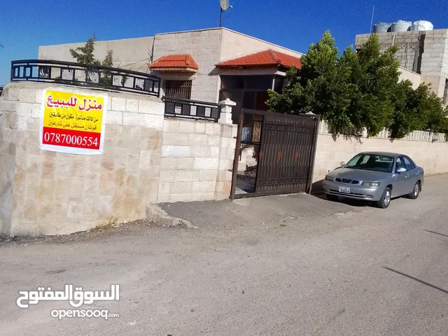 240 m2 4 Bedrooms Townhouse for Sale in Zarqa Graiba
