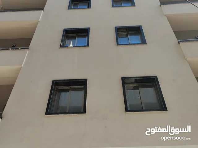 عمارة ممتازة بوسط المدينة طرابلس تشطيب حديث للبيع