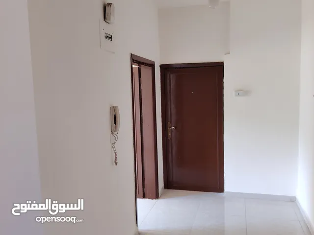 شقة صغيرة فارغة للايجار في ابو نصير ب 120 دينار