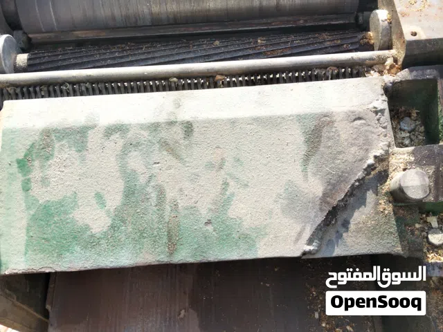 ماكينه نجاره خمس عمليات مستخدمه تركية او انجليزيه الصنع. حالتهة جيدة ، قاعدة الدبل ملحومة ،