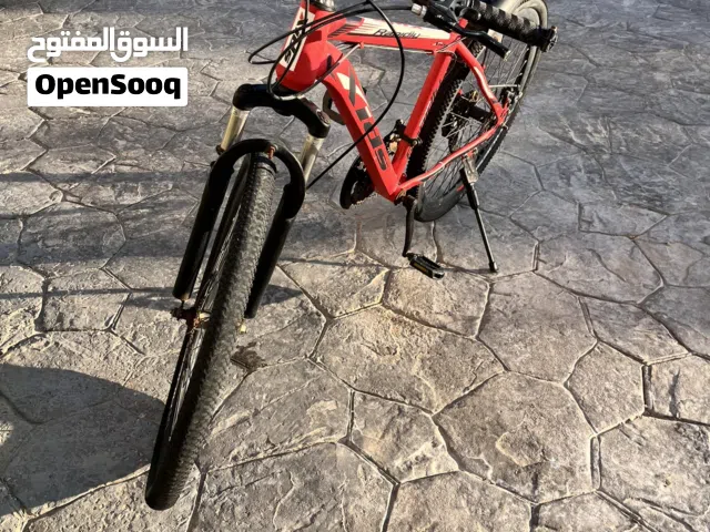 دراجة هوائية جنط 27  أمريكي ألون الأحمر و الأبيض و الأسود السعر 120 قابل للتفاوض