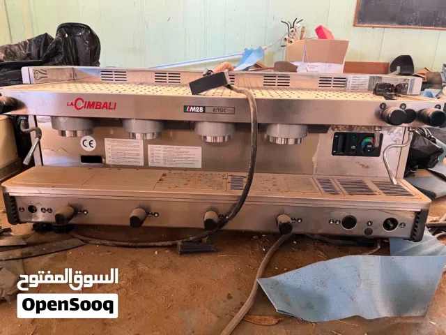السلام عليكم ورحمة الله وبركاتة هذي *La Cimbali M28 Basic 4Group*   ماكينة إيطالية معروفة وقوية،
