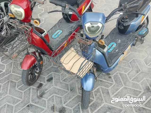 للبيع دراجات هوائية نوع اسكوتر مع الشاحن