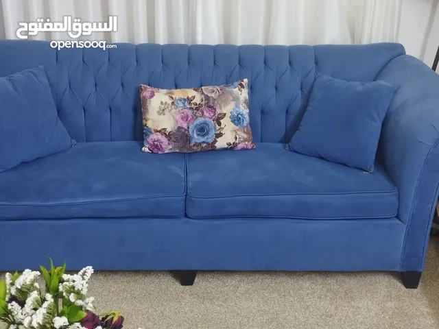 طقم كنب 7 مقاعد مستعمل بحاله جيده يتكون من ثلاثيه وثنائيه ومفردتين+ طاولة شاشه