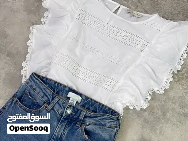 جاكيت جينز بيج ماركة Primark وبنطلون H&M أصلي بلوزة بيضاء دانتيل راقية ماركة F&F  معطف: كارديجان