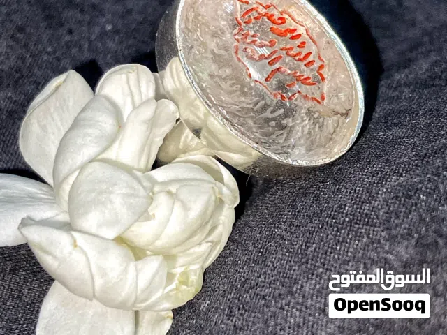 للبيع خاتم در نجفي منقوش و عقيق منقوش و ياقوت ازرق و عقيق شفه العبد