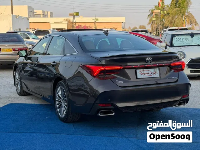 2019 تويوتا افالون Limited
