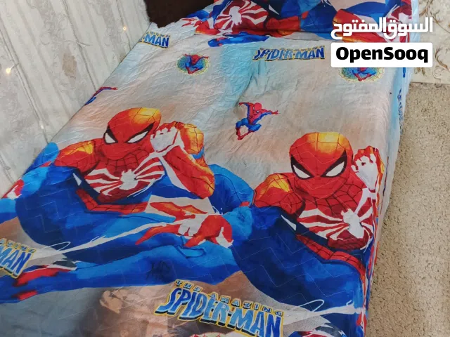 جربايه ذات نفر واحد لون كريمي بس شويه بيها عواج السعر 100 وبيها مجال هيه والدوشك