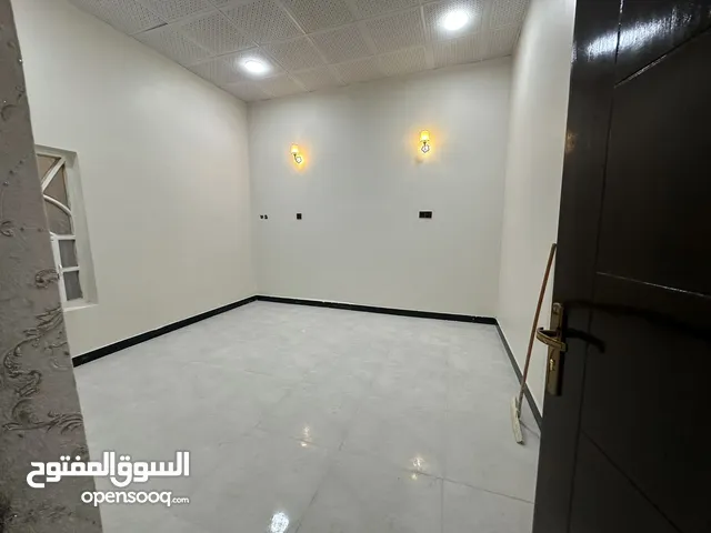 200 m2 3 Bedrooms Townhouse for Sale in Basra Yaseen Khrebit