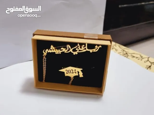 هدايا نسائيه رجاليه هدايا تخرج بلاسم والقبعه سلسل وبروشات