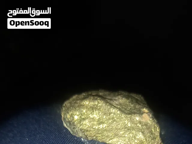 حجر كريم هل من مشتري