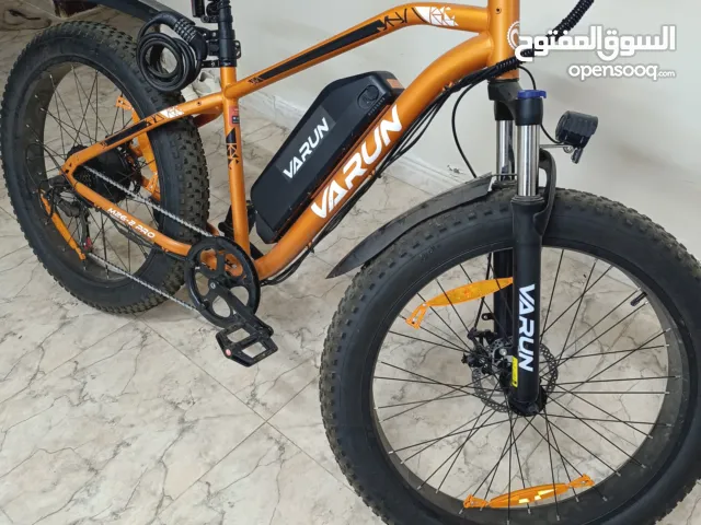 دراجة كهربائة هجين مخصصة للجبال و الطرق الوعرة بمحرك 250W وبطارية عملاقة تعطي لحد 40Km في الشحنة