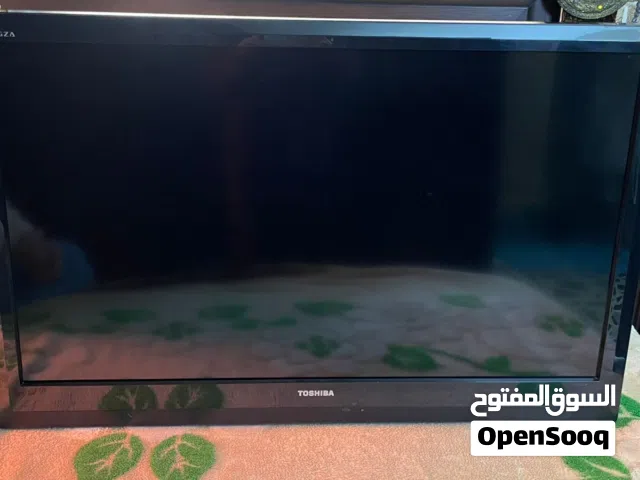 شاشة توشيبا 43 إنش للبيع. الشاشة تعمل لكن تحتاج تغيير LED (إضاءة خلفية)، ويوجد خطان خفيفان بالشاشة.
