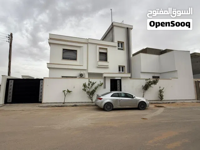 منزل طابقين للبيع قرب الدبلوماسي مول